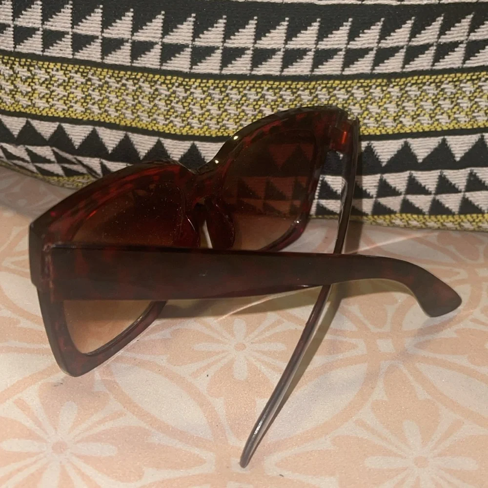 Sunglasses - Picture 5 of 6